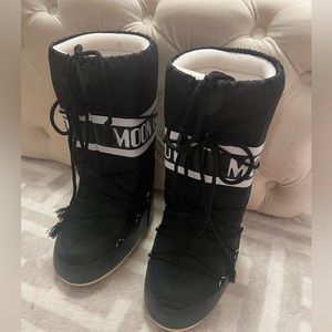 MOON BOOTS great condition